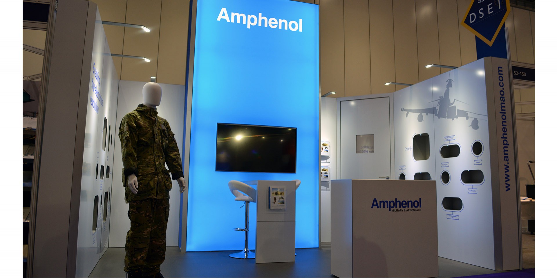 custom exhibition stand amphenol dsei - Guardian Display